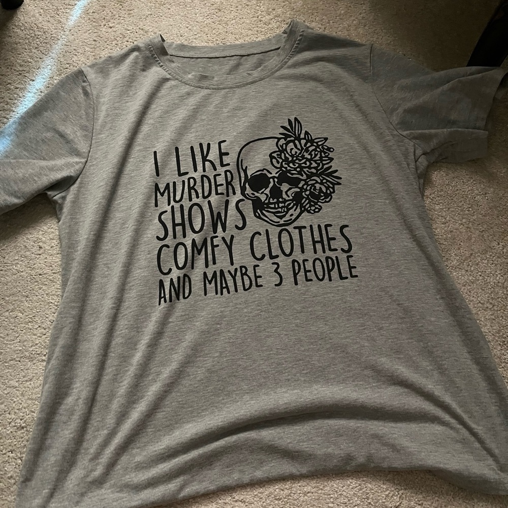 Skull true crime tee - seems to be a 1X